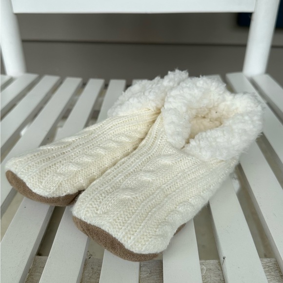 Bed Room Slippers - Picture 1 of 3